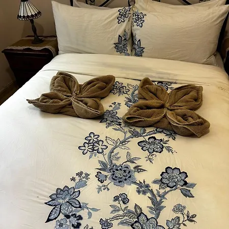 Sunlit 2bd Maisonette With Private Entrance & Outdoor Backyard In Qawra Διαμέρισμα Σεντ Πόλς Μπέι