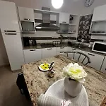 Sunlit 2bd Maisonette With Private Entrance & Outdoor Backyard In Qawra St. Paul's Bay
