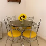 Sunlit 2bd Maisonette With Private Entrance & Outdoor Backyard In Qawra