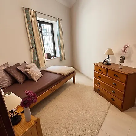 Sunlit 2bd Maisonette With Private Entrance & Outdoor Backyard In Qawra * San Pawl il-Baħar
