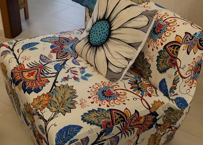 Apartman Sunlit 2bd Maisonette With Private Entrance & Outdoor Backyard In Qawra San Pawl il-Baħar