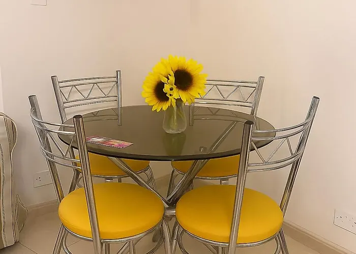 Sunlit 2bd Maisonette With Private Entrance & Outdoor Backyard In Qawra