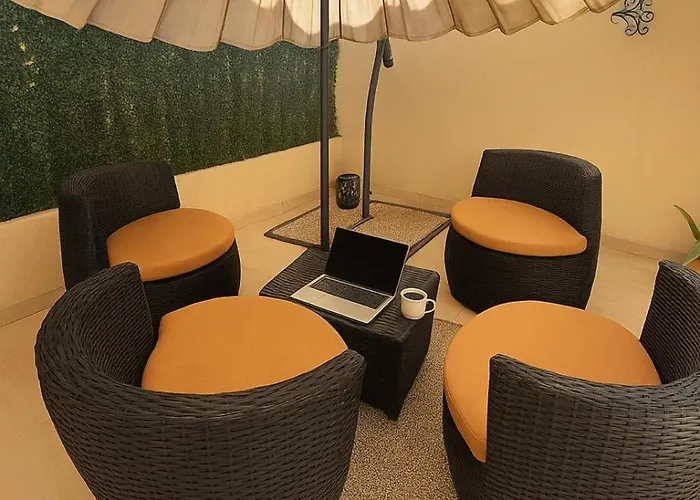 Apartman Sunlit 2bd Maisonette With Private Entrance & Outdoor Backyard In Qawra San Pawl il-Baħar