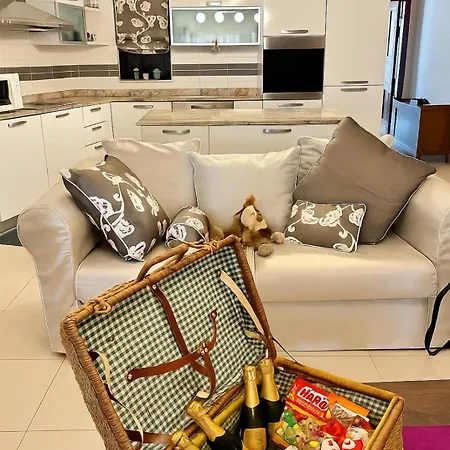 Sunlit 2bd Maisonette With Private Entrance & Outdoor Backyard In Qawra