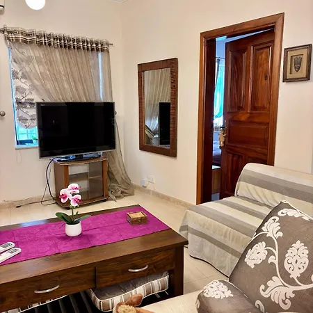 Sunlit 2bd Maisonette With Private Entrance & Outdoor Backyard In Qawra 세인트폴스베이