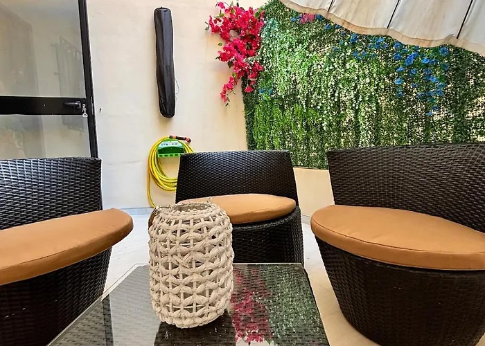 Sunlit 2bd Maisonette With Private Entrance & Outdoor Backyard In Qawra 圣保罗湾城